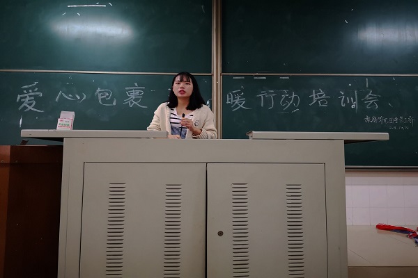 主持人讲解相关事宜